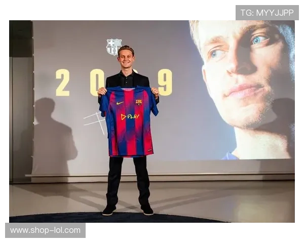 足球球星时尚穿搭解析展现赛场外独特魅力与潮流风格